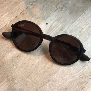 Tortoise circle ray bans